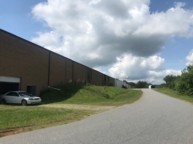 More Photos Of 7514 NC Hwy 10, Vale Manufacturing For Lease