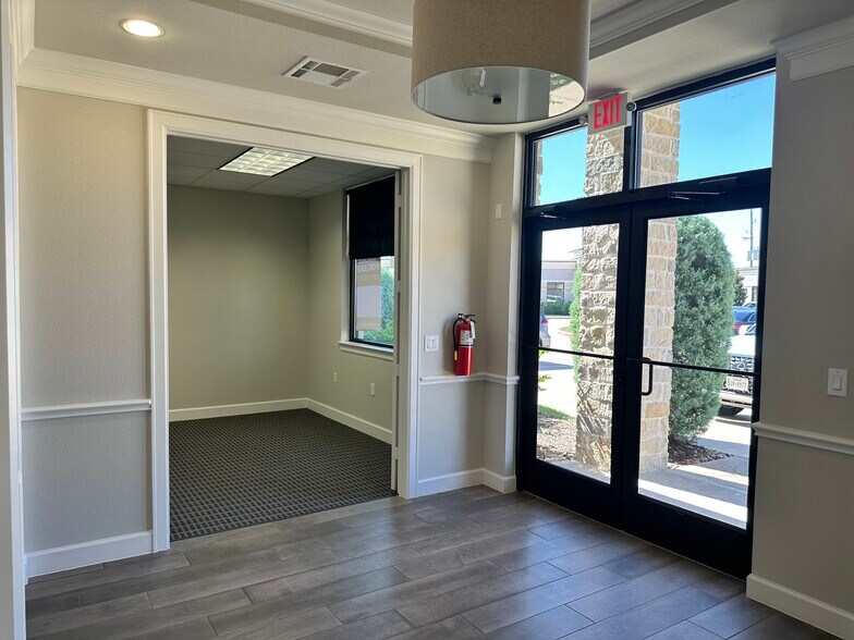 More Photos Of 633 E Fernhurst Dr, Katy Medical For Lease