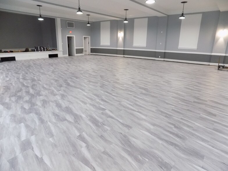 More Photos Of 121 Jefferson Ave, Moundsville Showroom For Sale