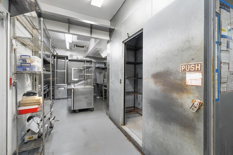 More Photos Of 751 N Virgil Ave, Los Angeles Restaurant For Lease
