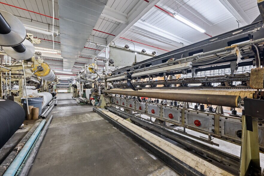 More Photos Of 312 W Luther Ave, Liberty Manufacturing For Sale