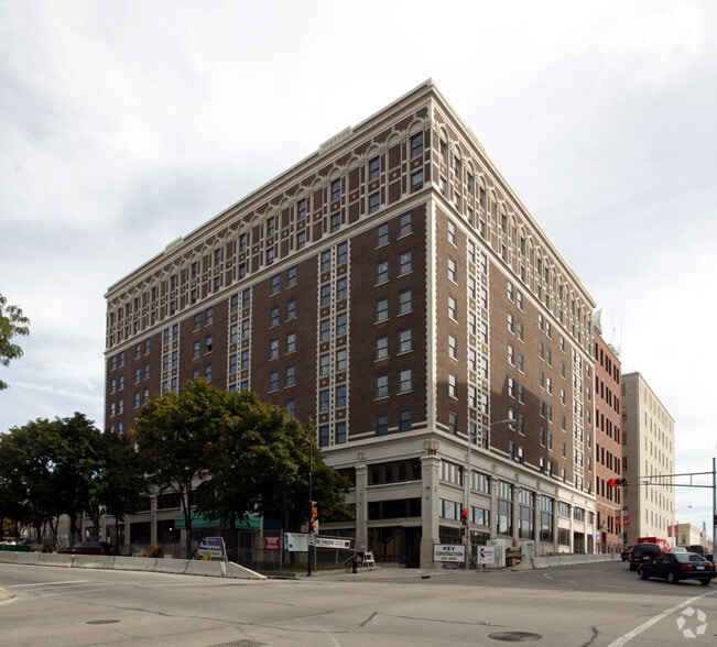 More Photos Of 115-127 W Washington Ave, Madison Apartments For Lease