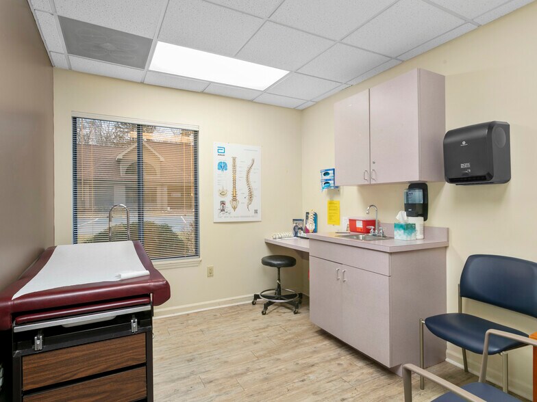 More Photos Of 1998 Hendersonville Rd, Asheville Medical For Lease