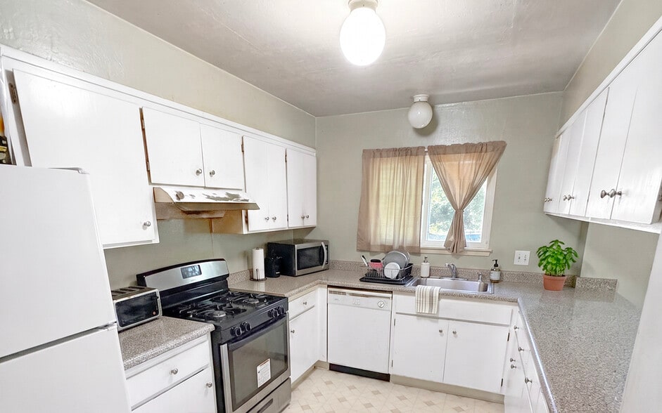 More Photos Of 2536 Grove Way, Castro Valley Apartments For Sale