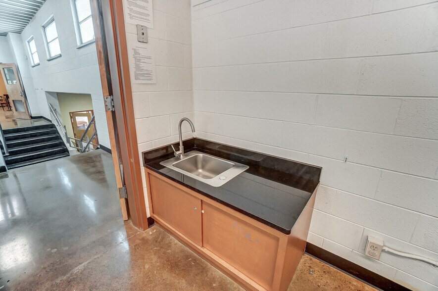 More Photos Of 1558 Waverly Ave, Cincinnati Schools For Sale