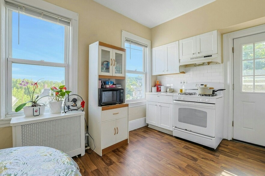 More Photos Of 3 Linden Pl, Tarrytown Apartments For Sale