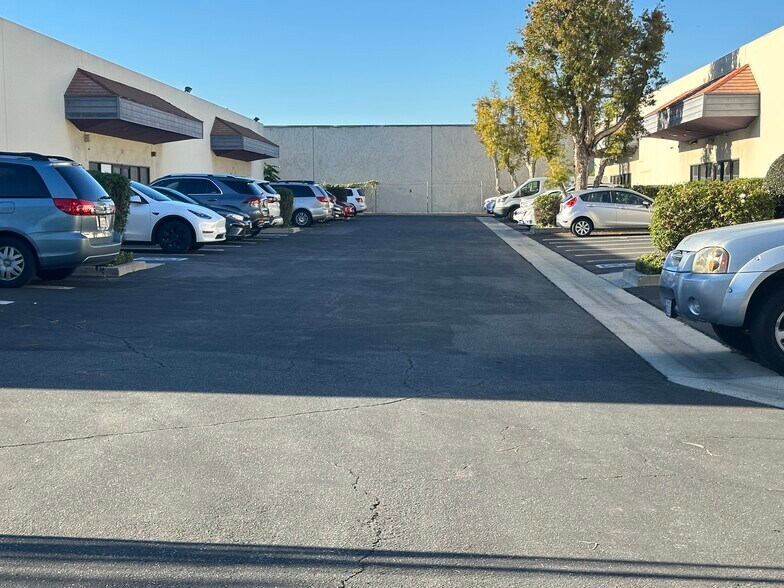 More Photos Of 219 S 3rd Ave, La Puente Warehouse For Lease