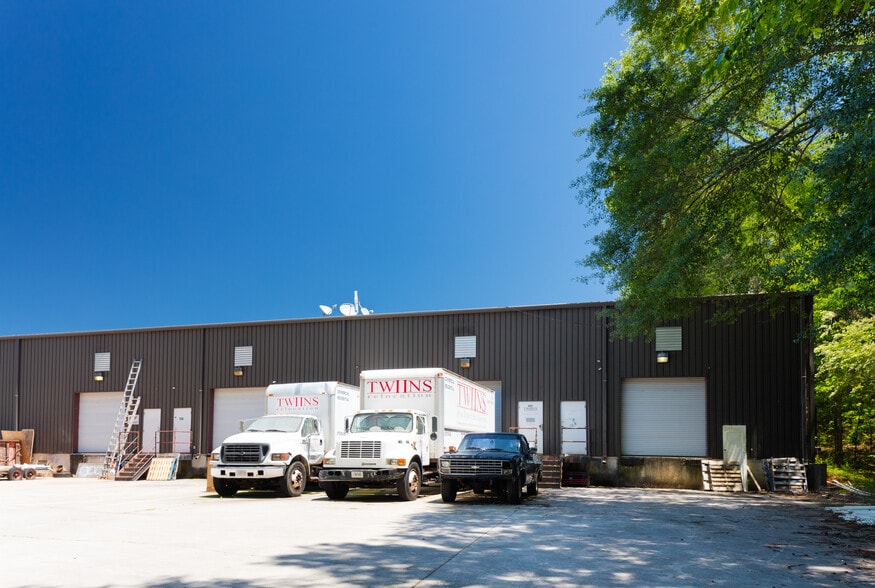 More Photos Of 10 Andrew Dr, Stockbridge Warehouse For Lease