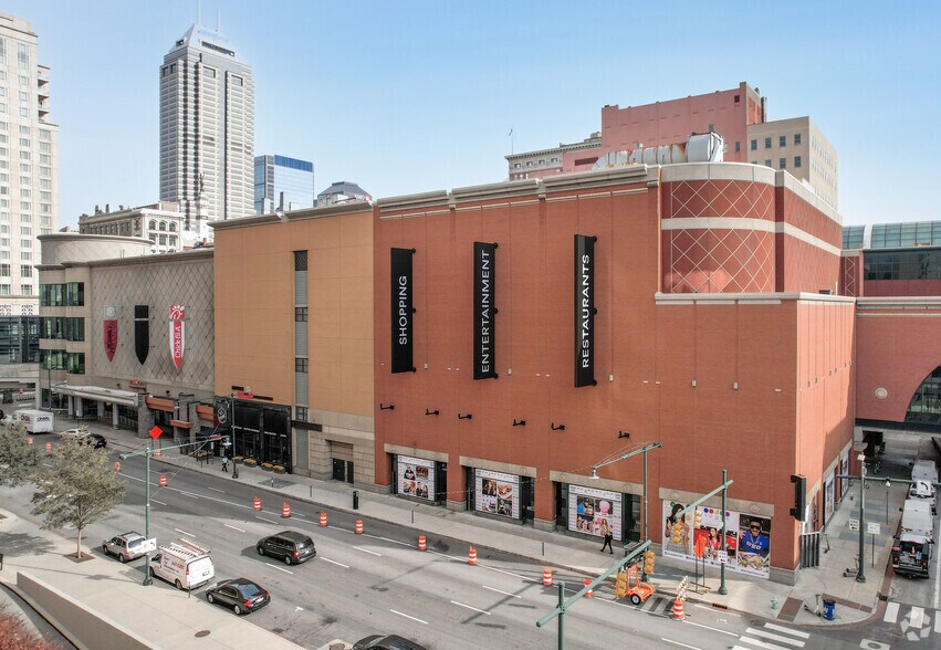 More Photos Of 49 W Maryland St, Indianapolis General Retail For Lease