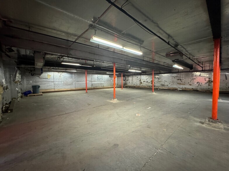 More Photos Of 195 Hudson St, Cornwall-on-Hudson Distribution For Lease