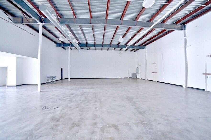 More Photos Of 11130 Gulf Fwy, Houston Storefront Retail Office For Lease