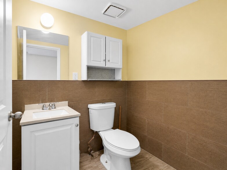 More Photos Of 13701 Northern Blvd, Flushing Storefront Retail Office For Sale