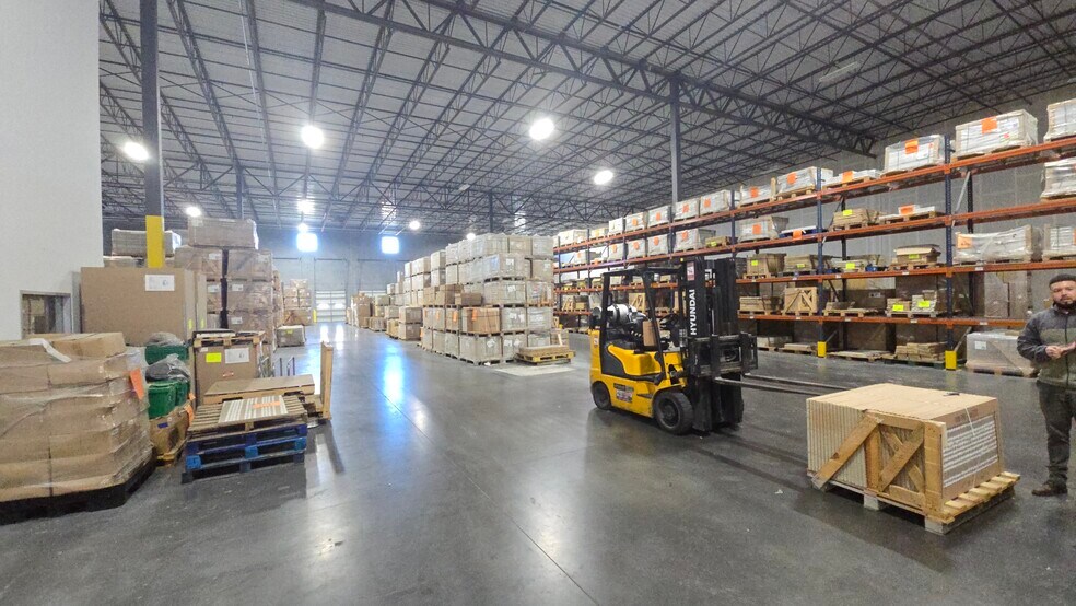 More Photos Of 5870 W Fuqua St, Houston Distribution For Lease