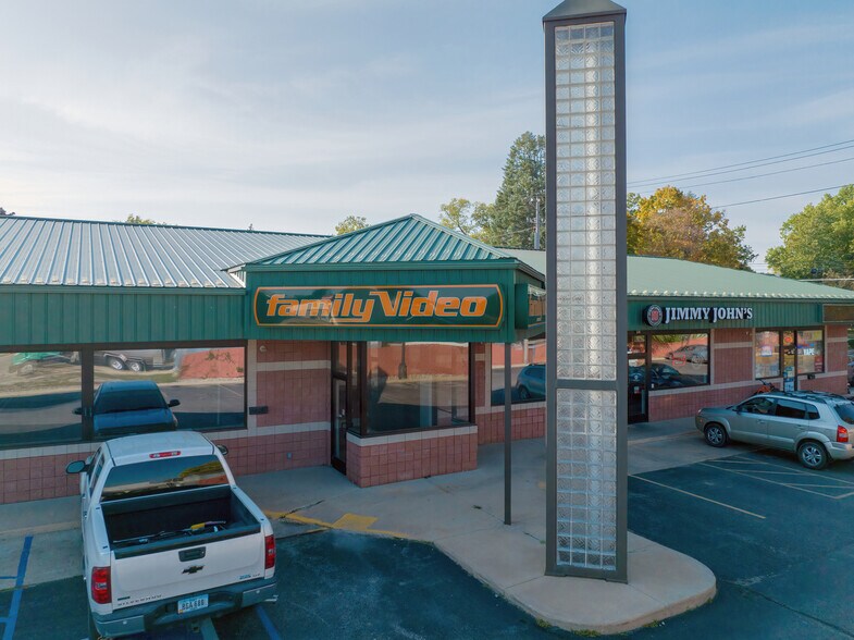 More Photos Of 620 W Bremer Ave, Waverly General Retail For Lease