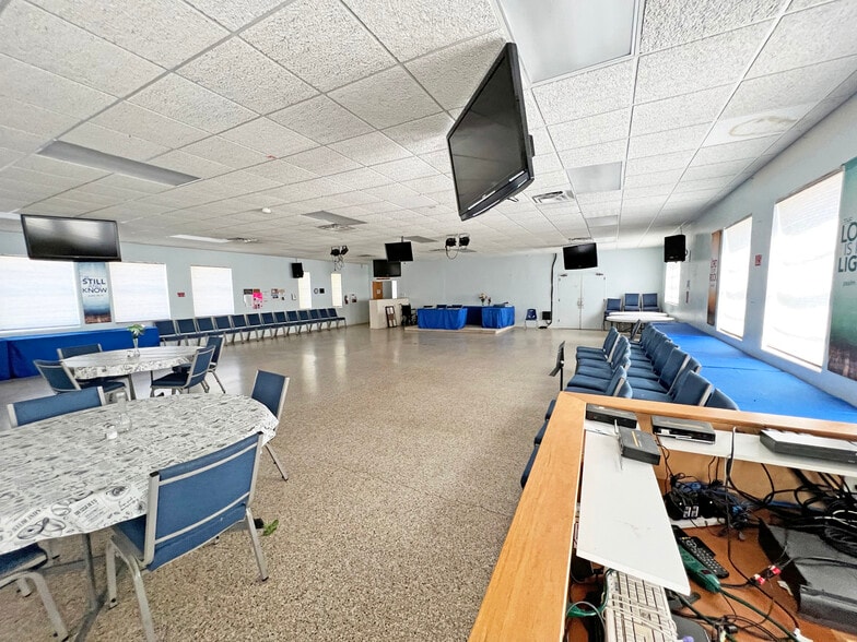 More Photos Of 600 S Grove St, Eustis Religious Facility For Sale