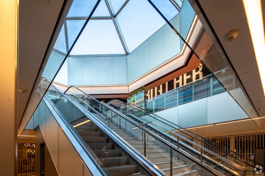 More Photos Of 22 St Clair Ave E, Toronto Office For Lease