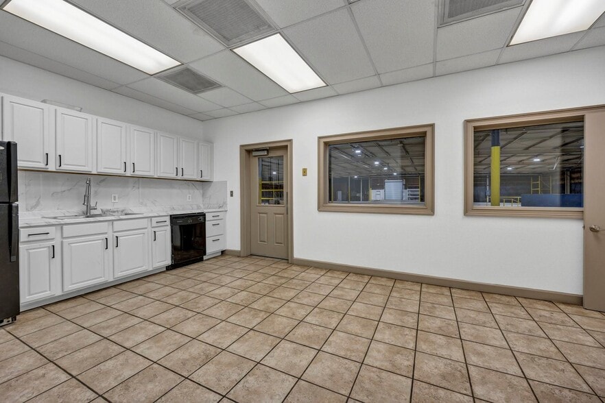 More Photos Of 1627 Columbia College Dr, Columbia Warehouse For Lease