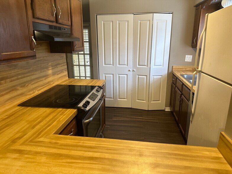 More Photos Of 643 W Oak Terrace Dr, Leesburg Apartments For Sale
