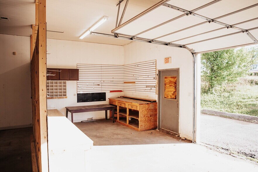 More Photos Of 2037 Fort Campbell Blvd, Clarksville Storefront Retail Office For Sale