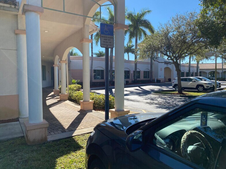 More Photos Of 2525 Embassy Dr S, Cooper City Office For Lease