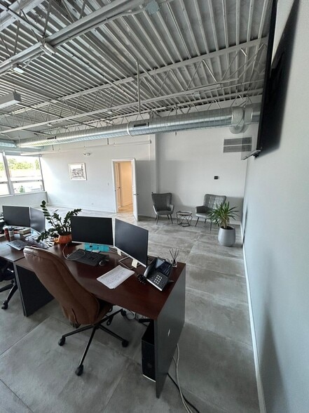 More Photos Of 255 E 167th St, Harvey Distribution For Lease