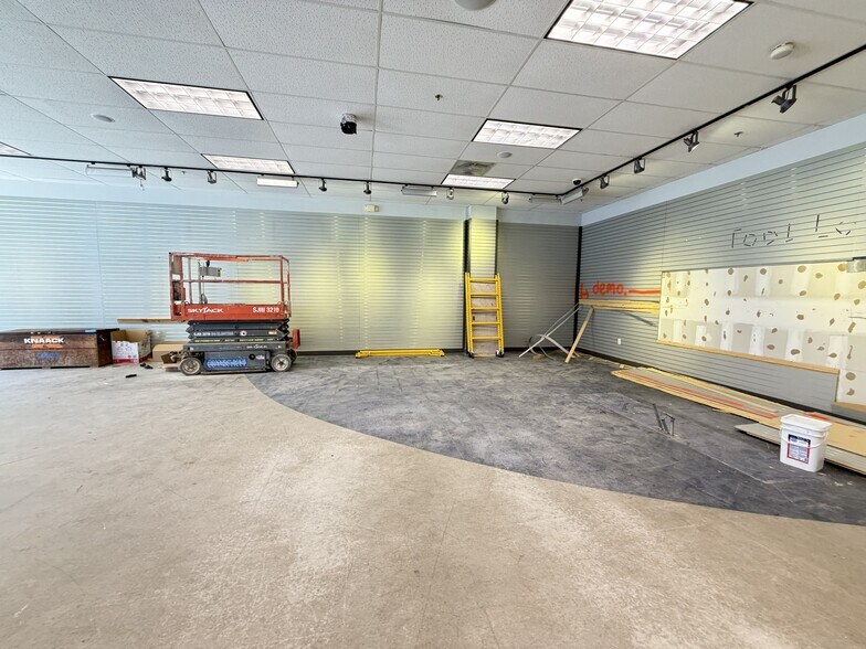 More Photos Of 824 Chapel St, New Haven Storefront For Lease