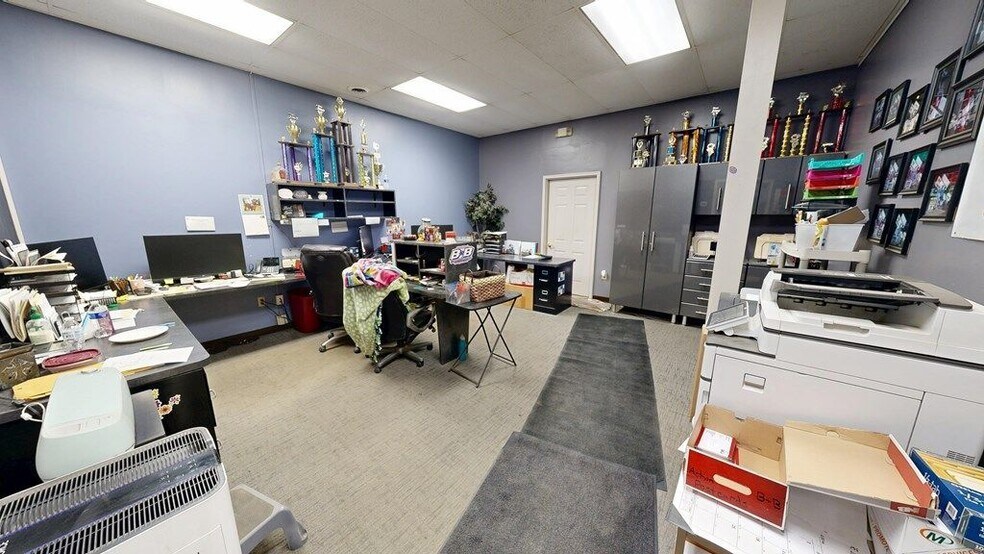 More Photos Of 401 Ashland Rd, Mansfield Freestanding For Sale