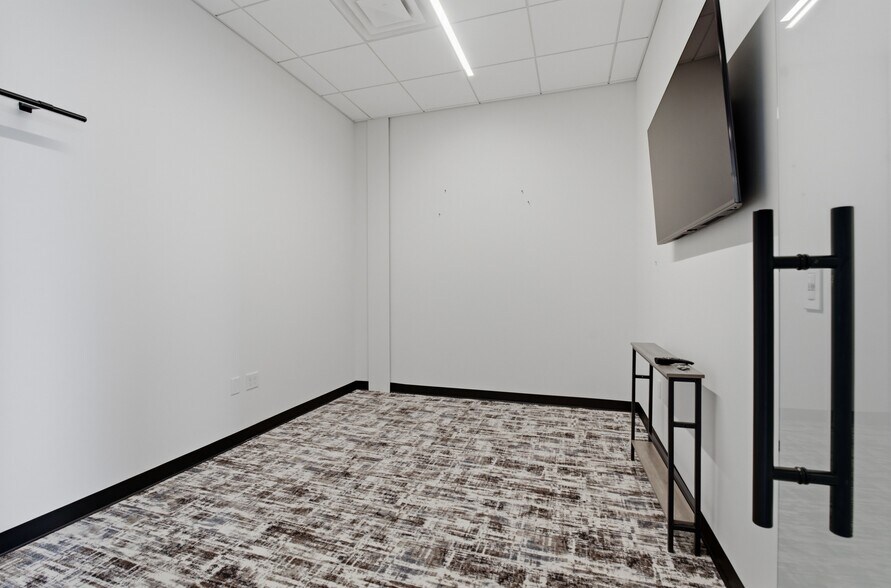 More Photos Of 6100 Robertson Ave, Nashville Storefront For Lease