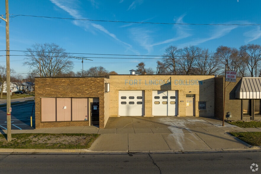More Photos Of 12825-12837 Dix Toledo Rd, Southgate Office For Sale