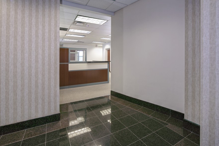More Photos Of 910 W Basin Rd, New Castle Unknown For Lease