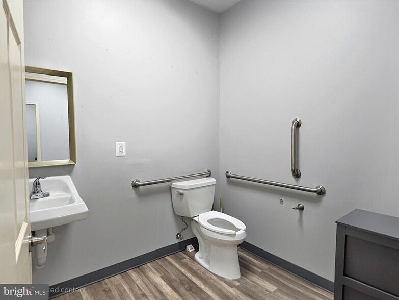 More Photos Of 7301 E Furnace Branch Rd, Glen Burnie Office For Lease