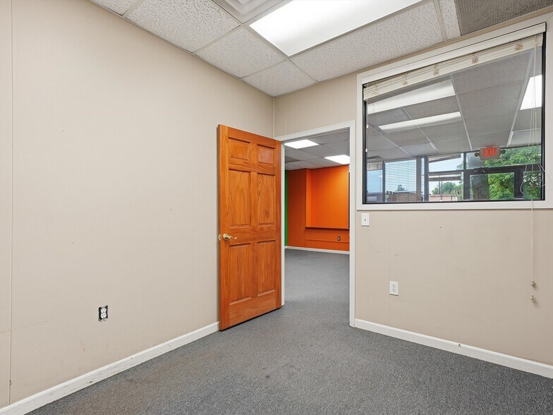 More Photos Of 832 W 11 Mile Rd, Madison Heights Warehouse For Sale