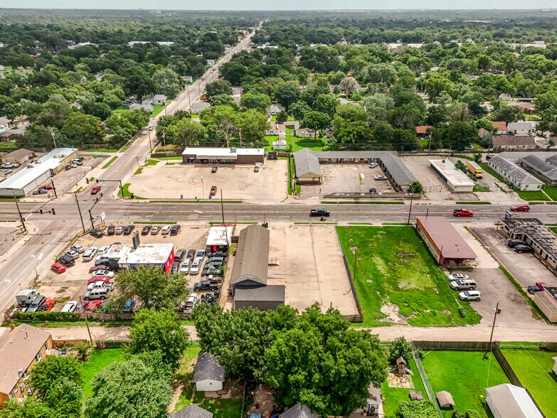 More Photos Of 2013 S Broadway St, Wichita Auto Dealership For Sale