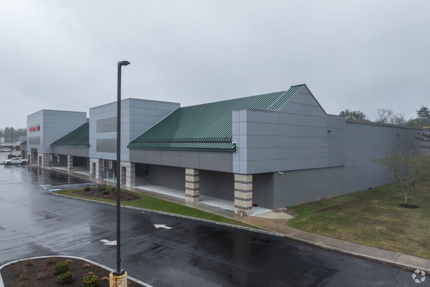 More Photos Of 10 Pilgrim Hill Rd, Plymouth Unknown For Lease