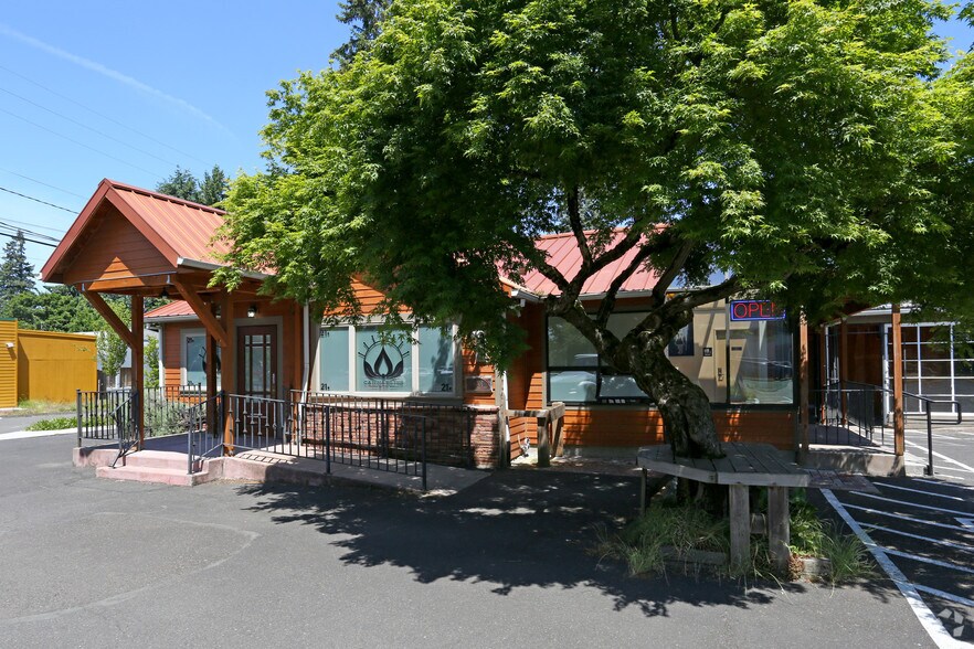 More Photos Of 8701 SE Powell Blvd, Portland Restaurant For Sale