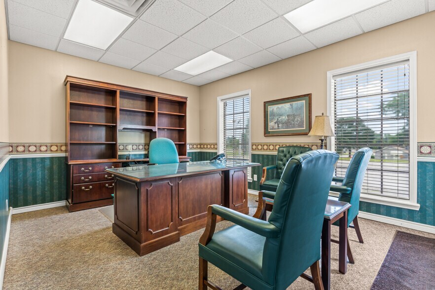 More Photos Of 112 US Highway 271 N, Gilmer Office For Lease