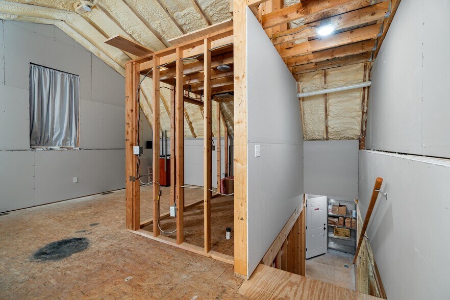 More Photos Of 915 S Clinton St, Stockbridge Restaurant For Sale