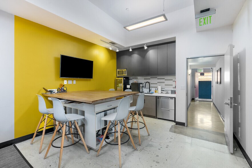 More Photos Of 10215 Santa Monica Blvd, Los Angeles Office For Sale