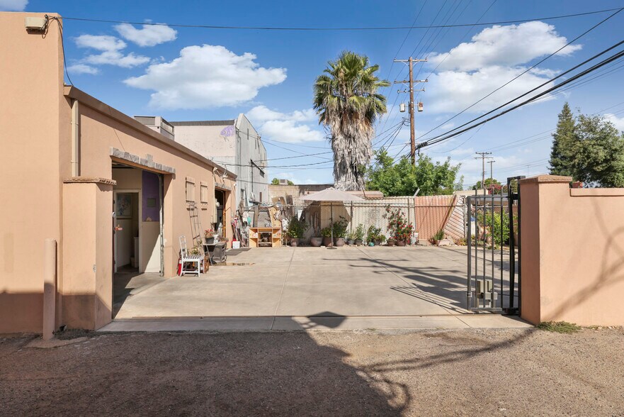 More Photos Of 529 N Hutchins St, Lodi Light Manufacturing For Sale