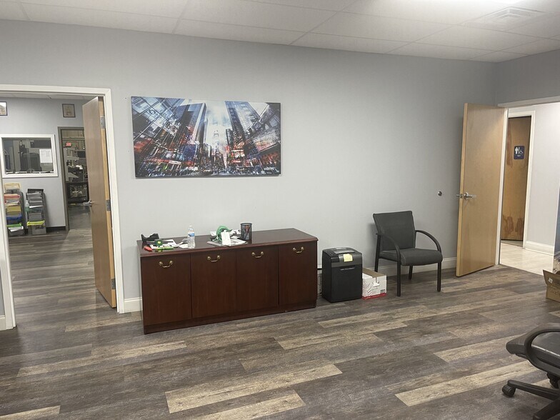 More Photos Of 4500 Green Point Dr, Greensboro Warehouse For Lease