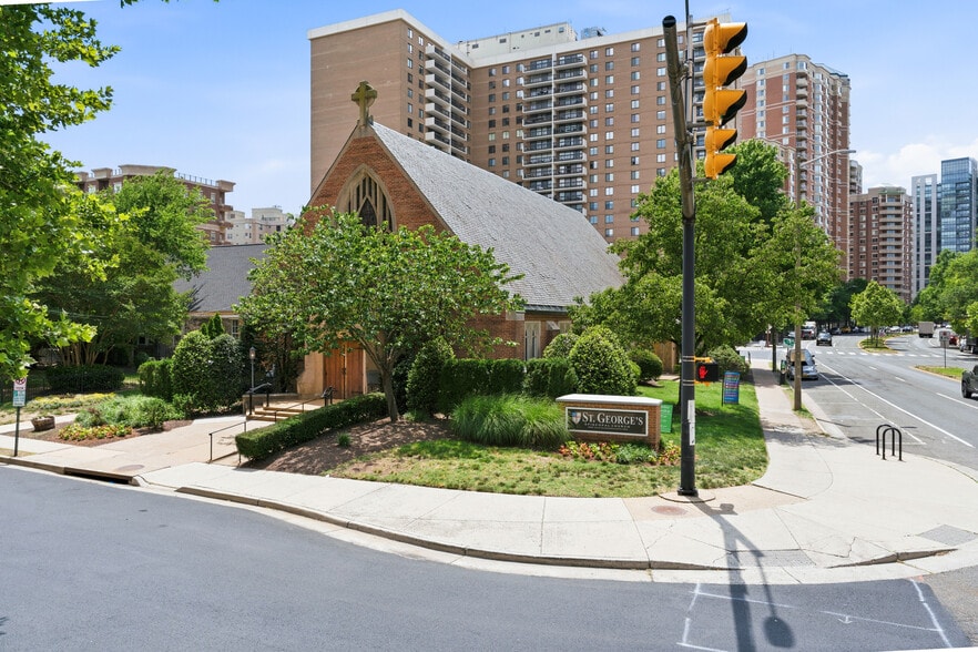 More Photos Of 915 N Oakland St, Arlington Religious Facility For Lease