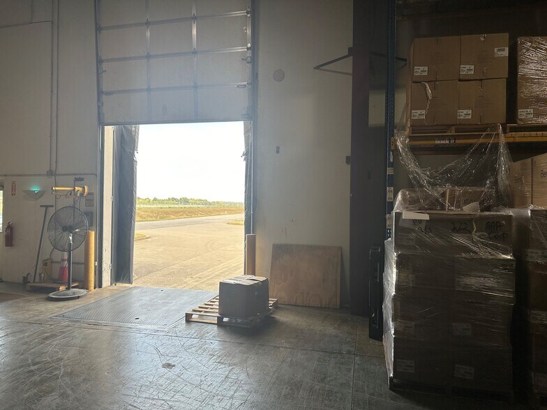 More Photos Of 2401 William Brooks Dr, Evansville Warehouse For Lease