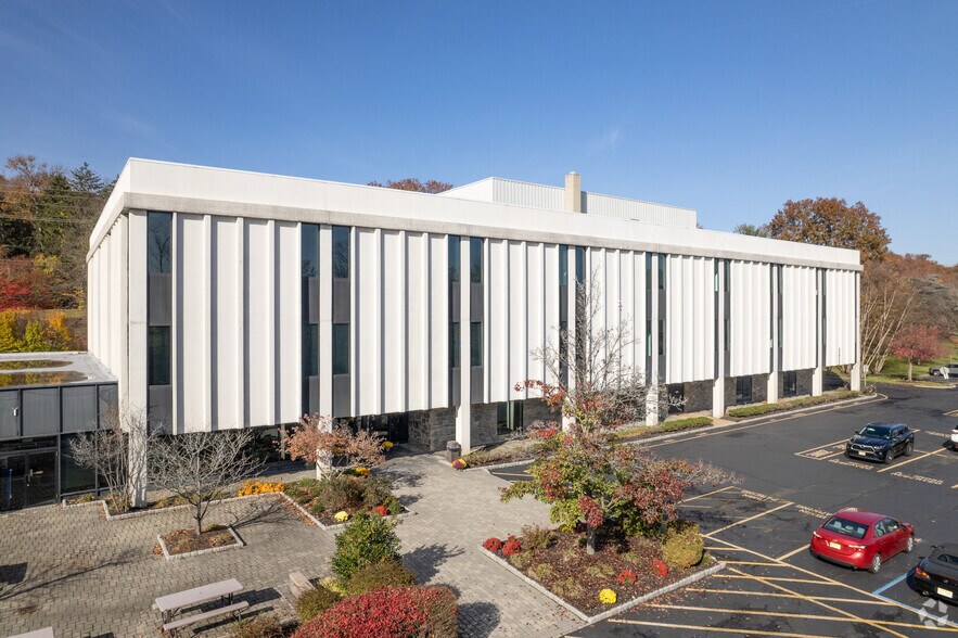 Primary Photo Of 700 Kinderkamack Rd, Oradell Office For Lease