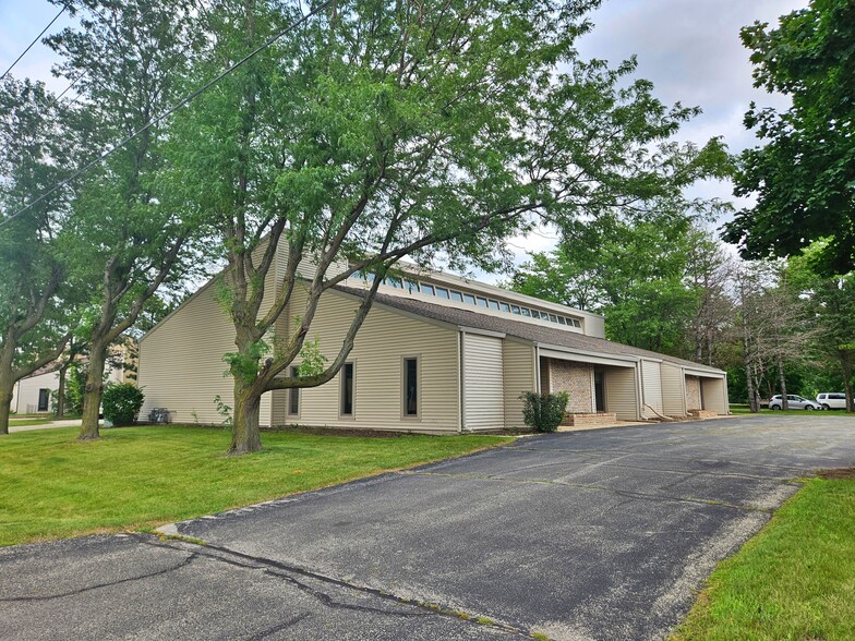 More Photos Of 7117 Clinton Rd, Loves Park Loft Creative Space For Lease