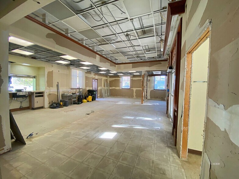 More Photos Of 368 Richland Ave, Athens General Retail For Sale