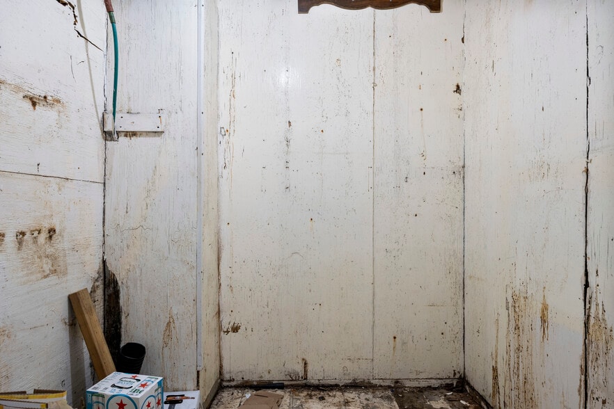 More Photos Of 1118 Broadway, Albany Bar For Sale