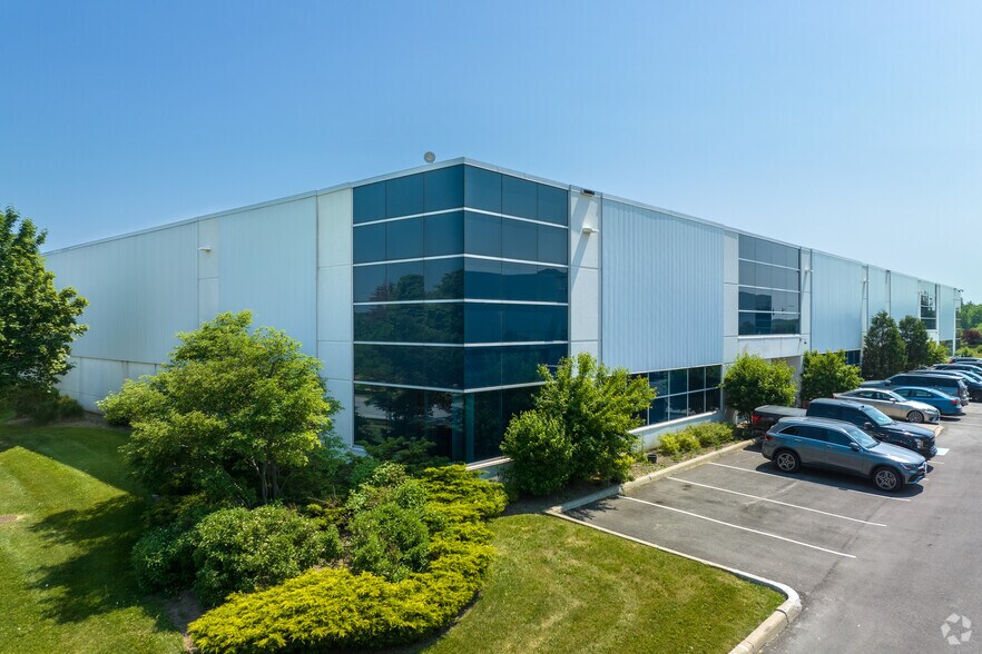 More Photos Of 2823 Bristol Cir, Oakville Warehouse For Lease
