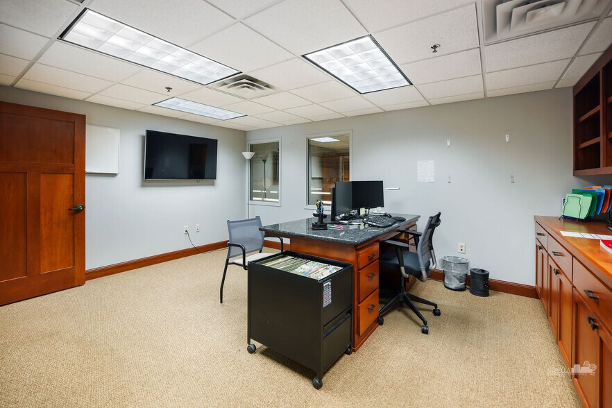 More Photos Of 2200 W Highway 13 W, Burnsville Warehouse For Lease