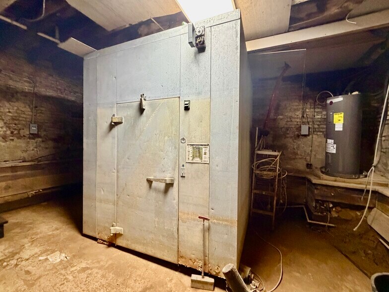 More Photos Of 100 S Main St, Yazoo City Flex For Sale