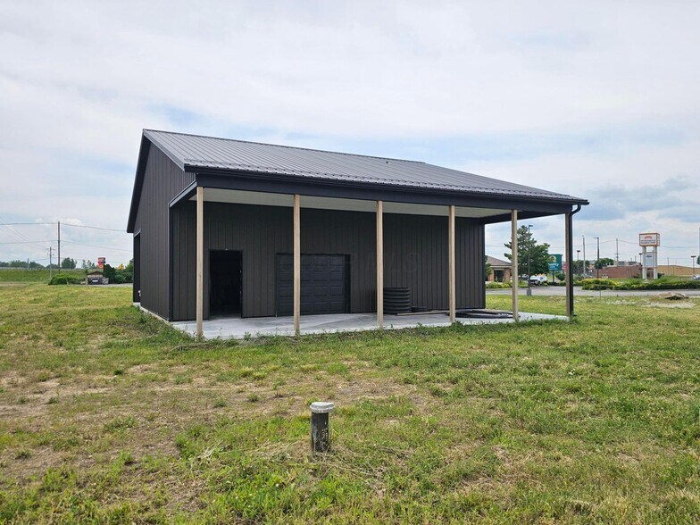 More Photos Of 10260 Carr Rd, Jeffersonville General Retail For Sale